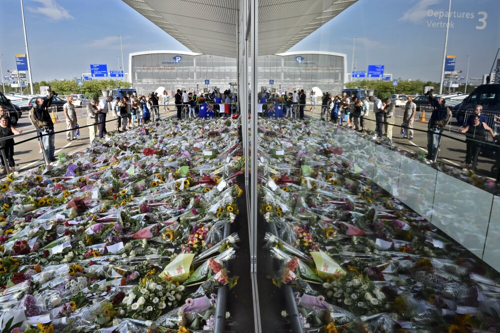 Catastrofa in Ucraina. Zi de doliu national miercuri, in Olanda. Lipsesc 82 de trupuri din trenul mortuar. LIVE TEXT - Imaginea 15