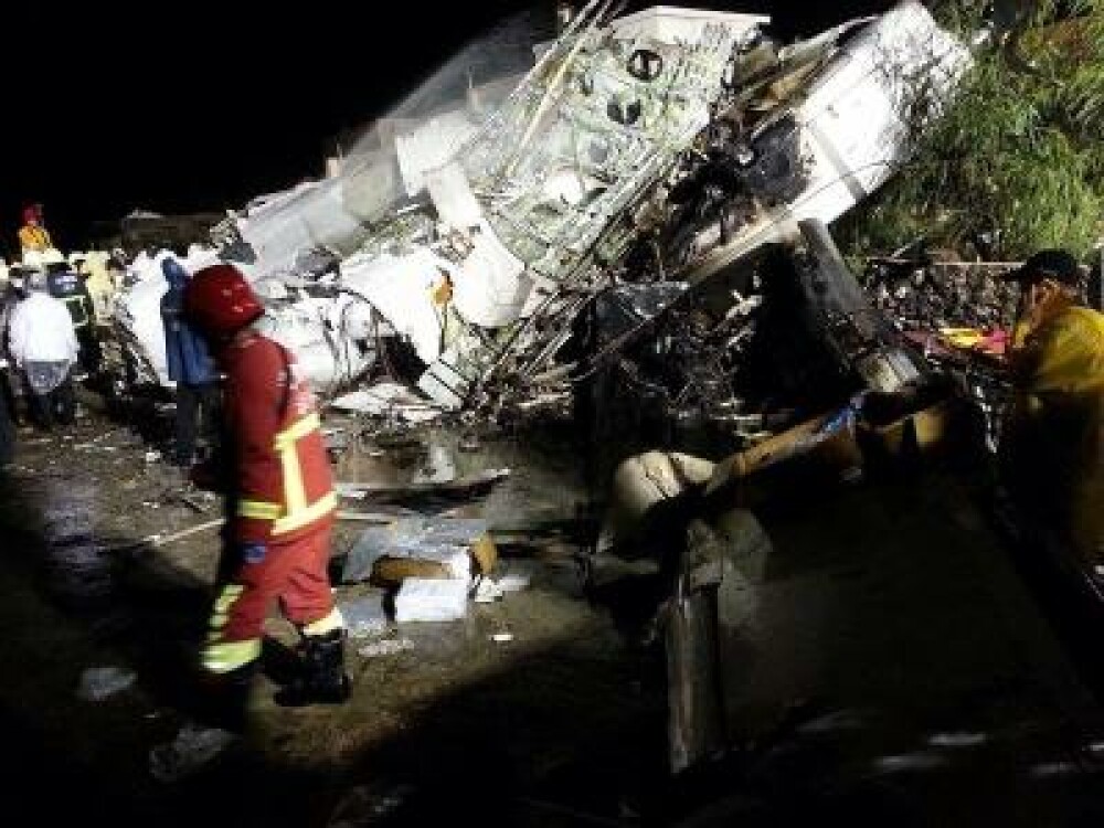 Tragedie in Taiwan. 48 de morti dupa ce un avion TransAsia s-a prabusit din cauza vremii nefavorabile - Imaginea 3