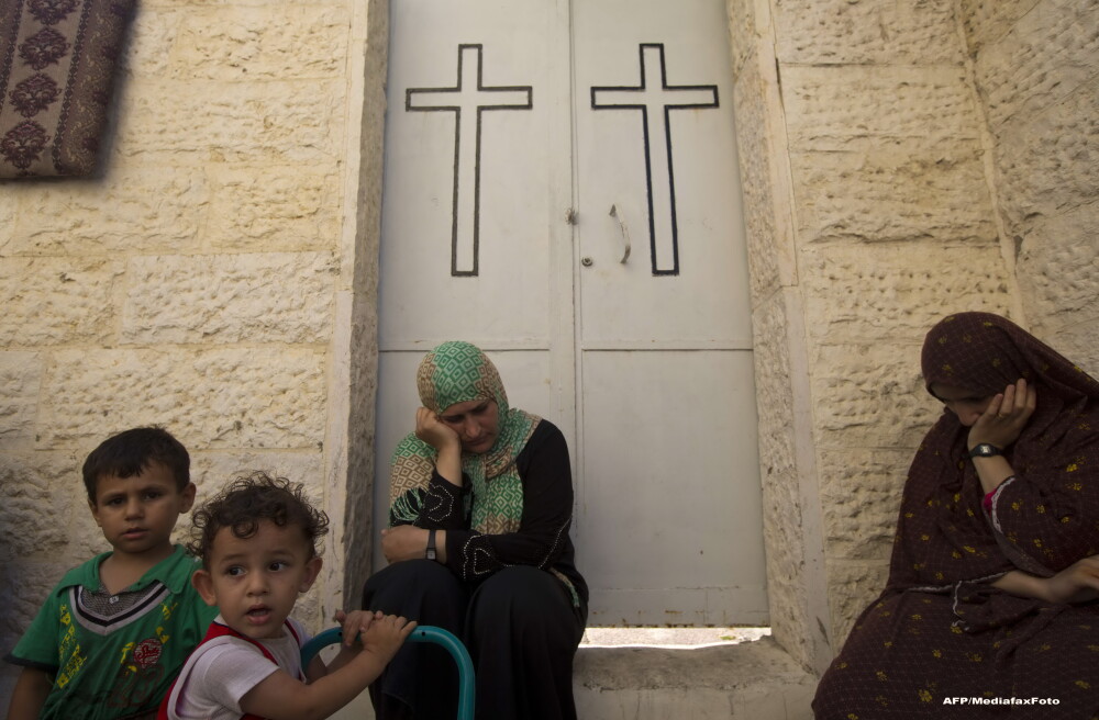 O zi in iadul din Fasia Gaza. Musulmanii ingroziti, civili nevinovati, se ascund in biserici ca sa scape de moarte. FOTO - Imaginea 2