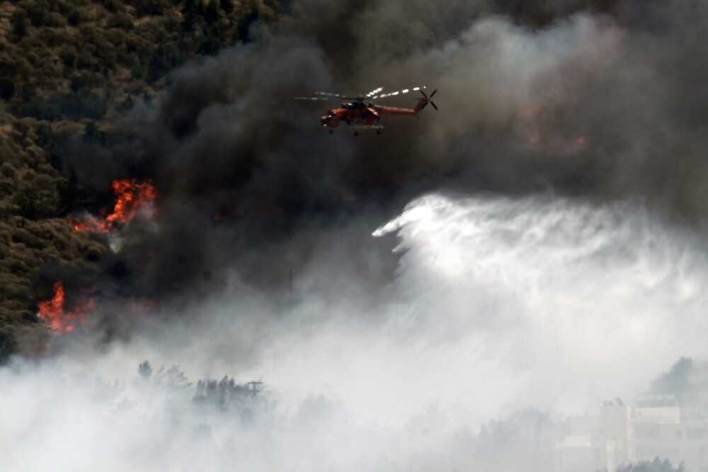 Alerta in Grecia dupa izbucnirea unor incendii violente. 100 de turisti evacuati. Guvernul cere ajutorul tarilor europene - Imaginea 4