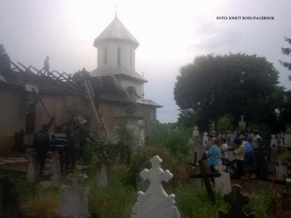 Monument istoric lovit de trasnet, in judetul Dolj. Ce au mai reusit sa salveze pompierii - Imaginea 2