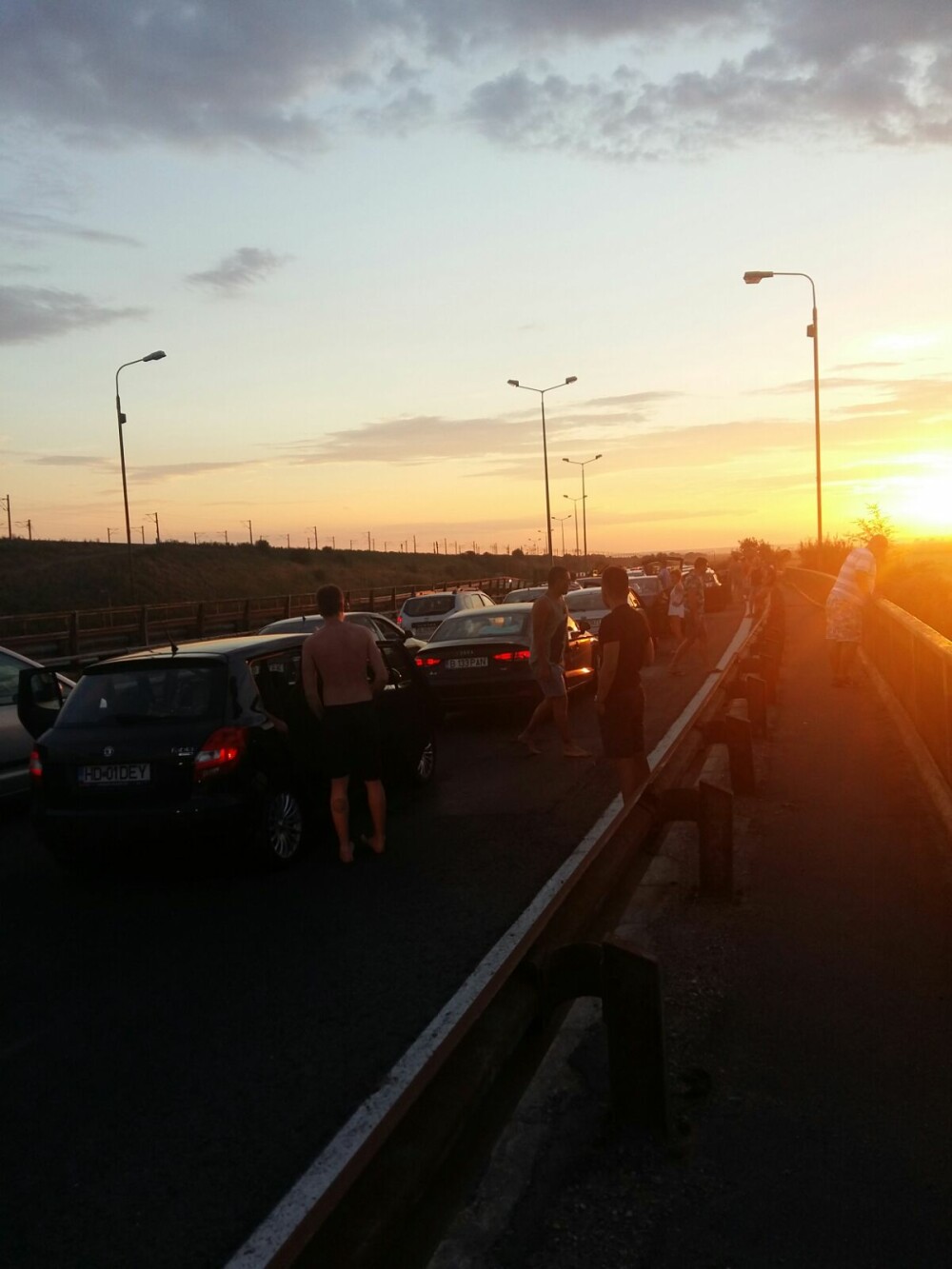 Accident in lant pe Autostrada Soarelui: o persoana a fost grav ranita. Traficul s-a reluat spre Capitala pe 2 benzi. FOTO - Imaginea 2