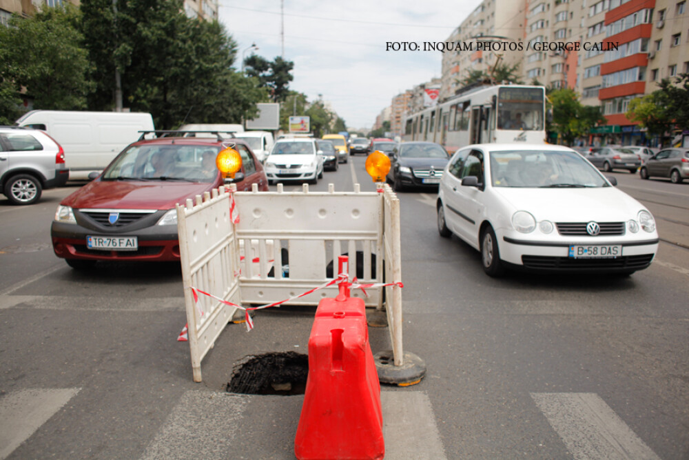 Circulatie inchisa pe Stefan cel Mare, din cauza unei gropi. Un sofer a semnalat-o inca de SAMBATA noapte - Imaginea 4