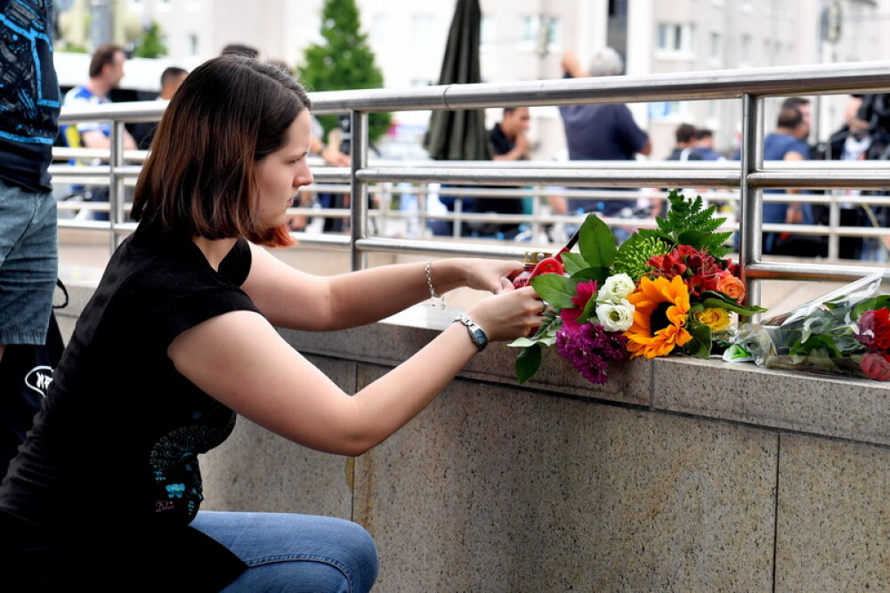 Un tata a venit sa depuna flori la Munchen, in locul in care a fost ucis fiul sau de 21 de ani. Cine sunt victimele atacului - Imaginea 4