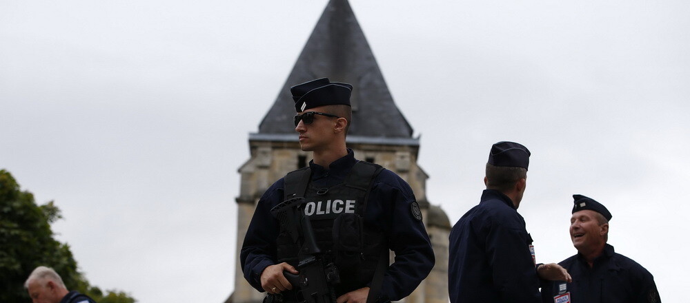 Autorii atacului asupra bisericii din Franta s-au filmat jurand credinta Statului Islamic. Cum evolueaza ancheta - Imaginea 7