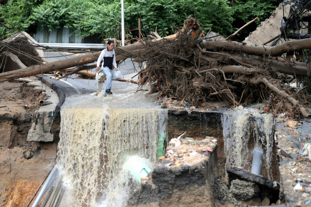 Imagini apocaliptice în Japonia, din cauza inundațiilor. Cel puțin 20 de oameni au murit - Imaginea 3