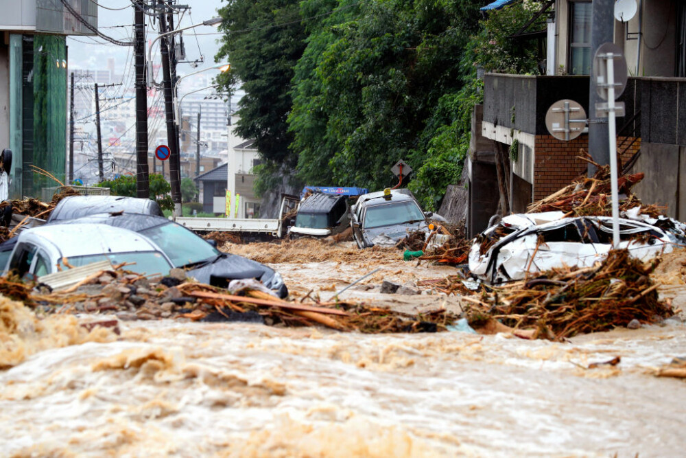 Imagini apocaliptice în Japonia, din cauza inundațiilor. Cel puțin 20 de oameni au murit - Imaginea 7