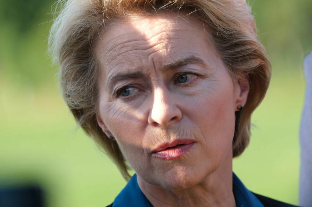 Von der Leyen ar putea deveni prima femeie șef al CE. Este ginecolog și are 7 copii - Imaginea 6