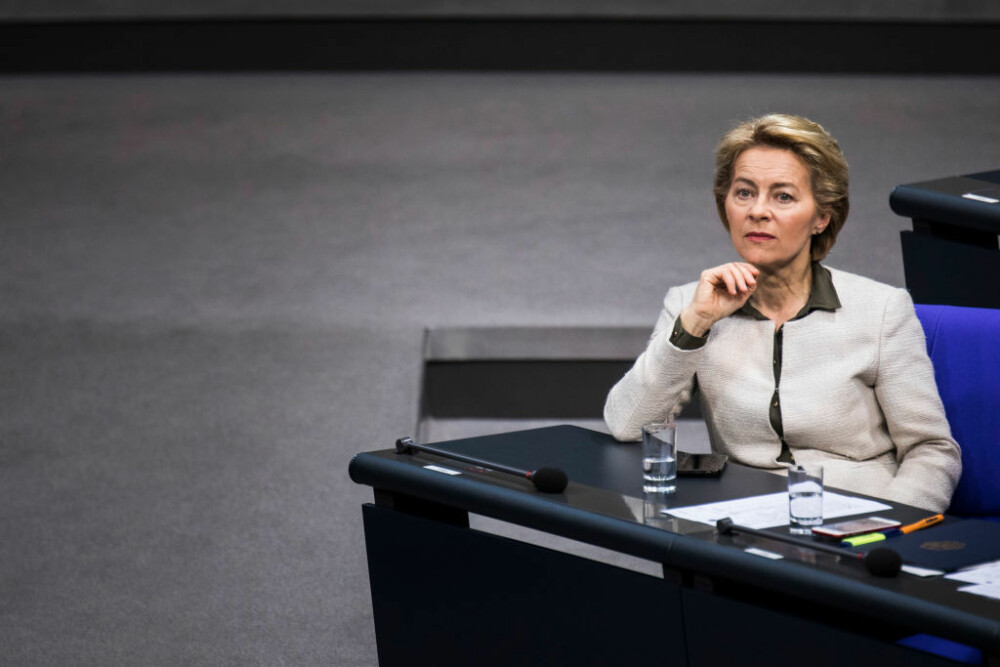 Von der Leyen ar putea deveni prima femeie șef al CE. Este ginecolog și are 7 copii - Imaginea 3