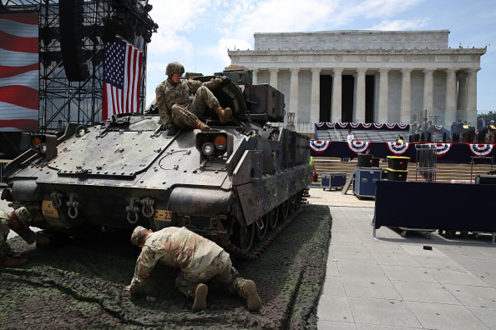 Trump a scos tancuri pe străzi în SUA. Mesajul armatei către populație - Imaginea 13