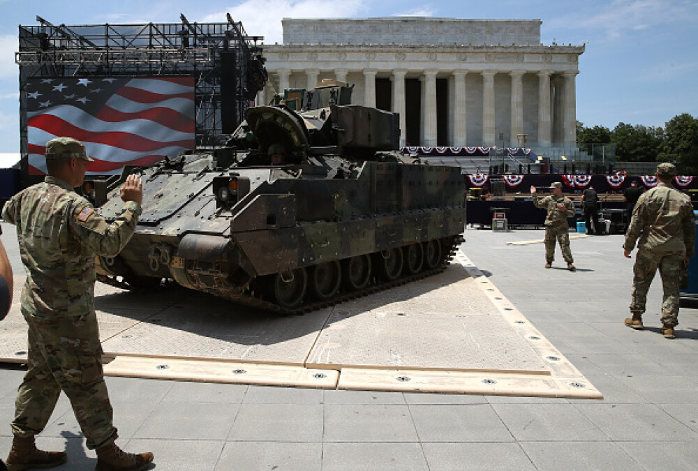 Trump a scos tancuri pe străzi în SUA. Mesajul armatei către populație - Imaginea 15