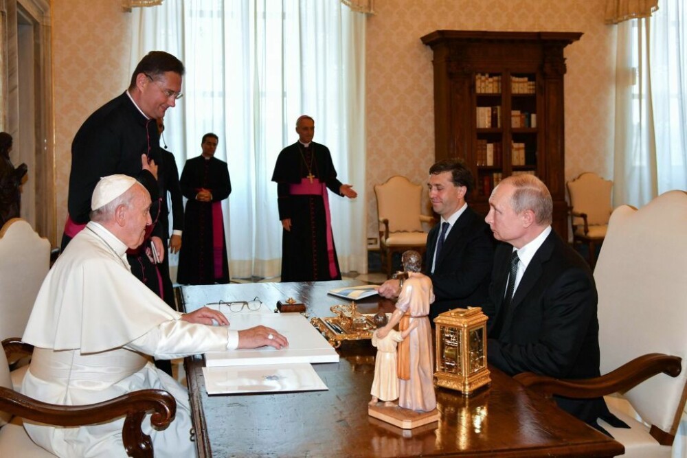 Vladimir Putin a întârziat din nou la o întâlnire cu Papa Francisc, la Vatican - Imaginea 1