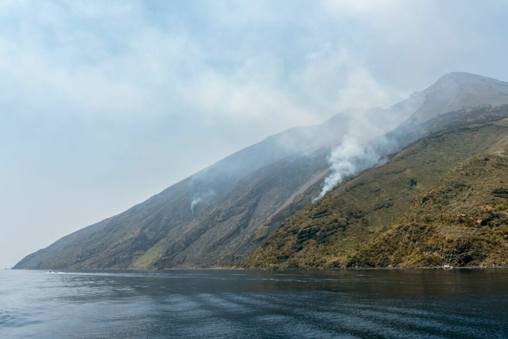 Marea a fost acoperită cu cenușă. Ce a lăsat în urmă erupția unui vulcan din Italia. FOTO - Imaginea 4