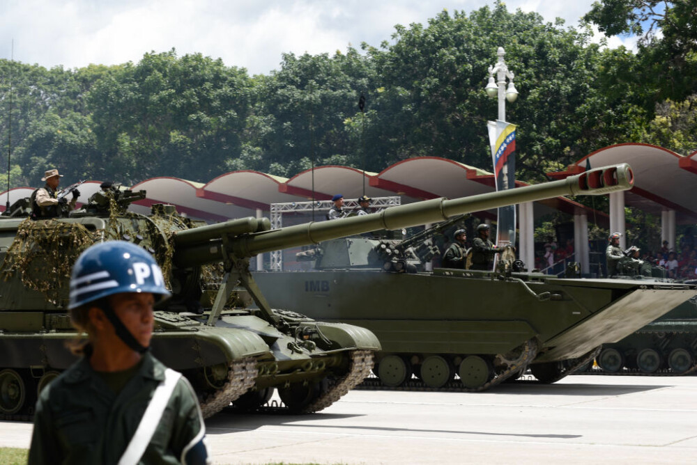 Paradă militară impresionantă organizată de Maduro în Venezuela - Imaginea 2