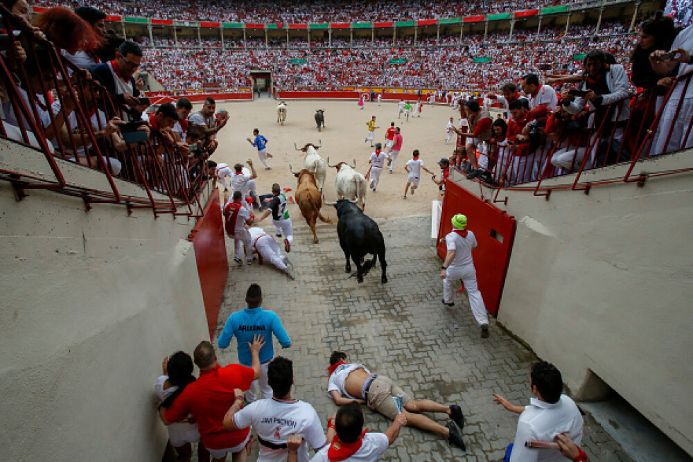 Imagini șocante. Turiști călcați în picioare și împunși de tauri la Pamplona - Imaginea 7