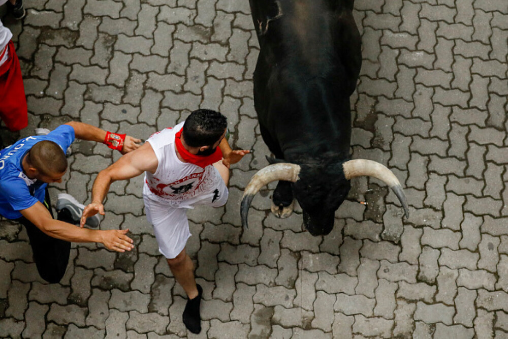Imagini șocante. Turiști călcați în picioare și împunși de tauri la Pamplona - Imaginea 16