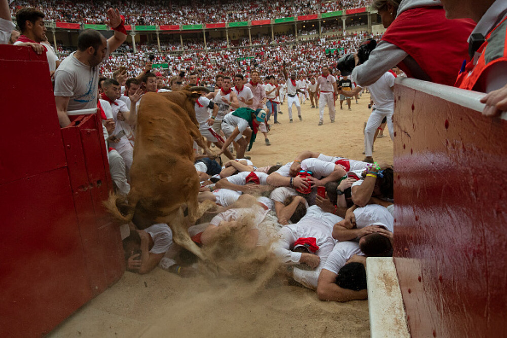Imagini șocante. Turiști călcați în picioare și împunși de tauri la Pamplona - Imaginea 19
