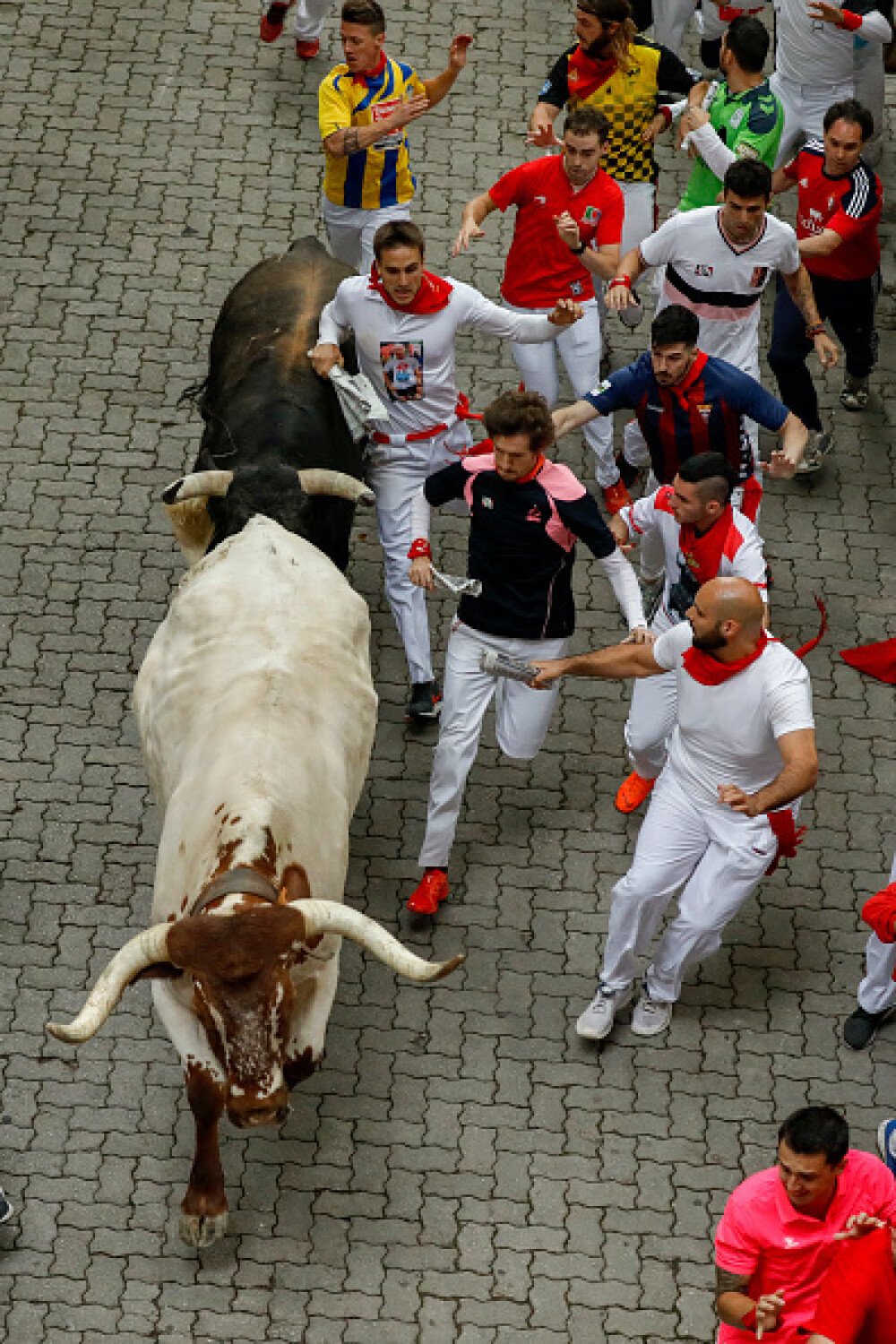 Imagini șocante. Turiști călcați în picioare și împunși de tauri la Pamplona - Imaginea 24