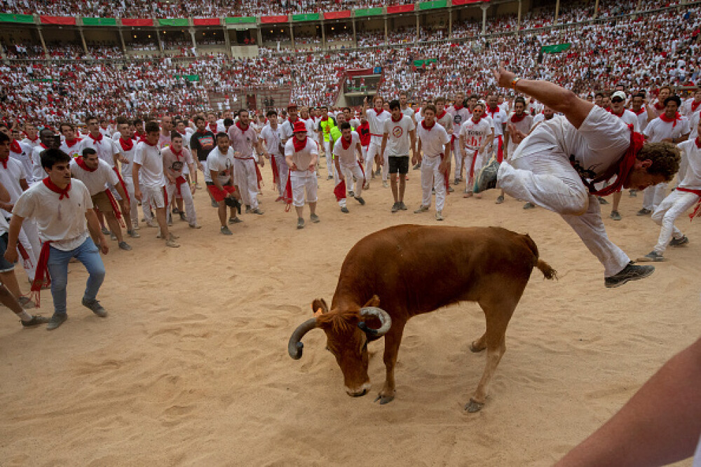 Imagini șocante. Turiști călcați în picioare și împunși de tauri la Pamplona - Imaginea 29