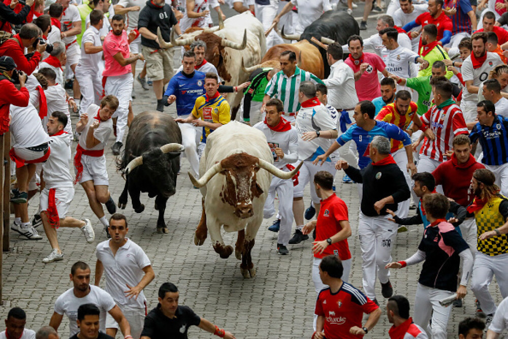Imagini șocante. Turiști călcați în picioare și împunși de tauri la Pamplona - Imaginea 26