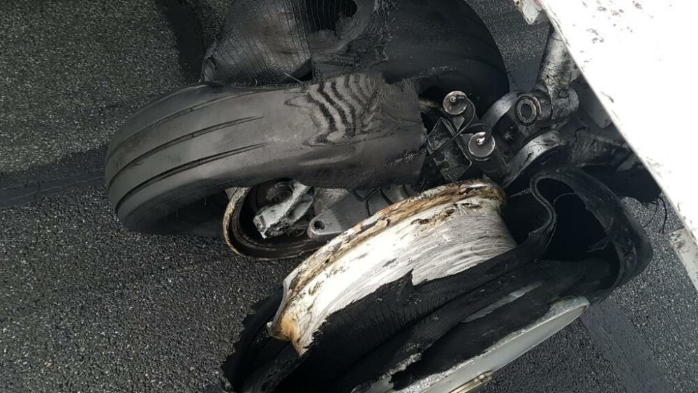 Ce s-a întâmplat cu pasagerii avionului TAROM ale cărui roţi au explodat la aterizare - Imaginea 3