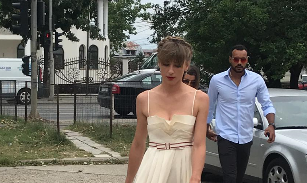 Imagini de la nunta lui Radu Mazăre. Cum arată rochia de mireasă a Roxanei - Imaginea 1