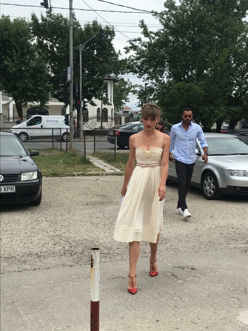 Imagini de la nunta lui Radu Mazăre. Cum arată rochia de mireasă a Roxanei - Imaginea 2