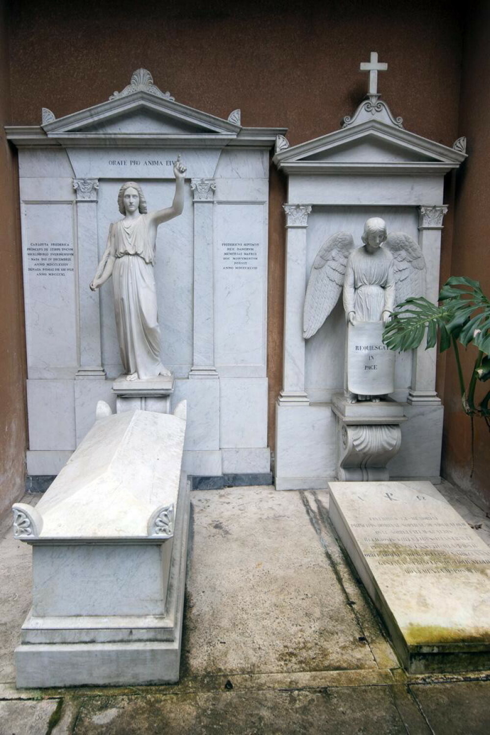 Descoperire surprinzătoare la Vatican după deschiderea a două morminte - Imaginea 11