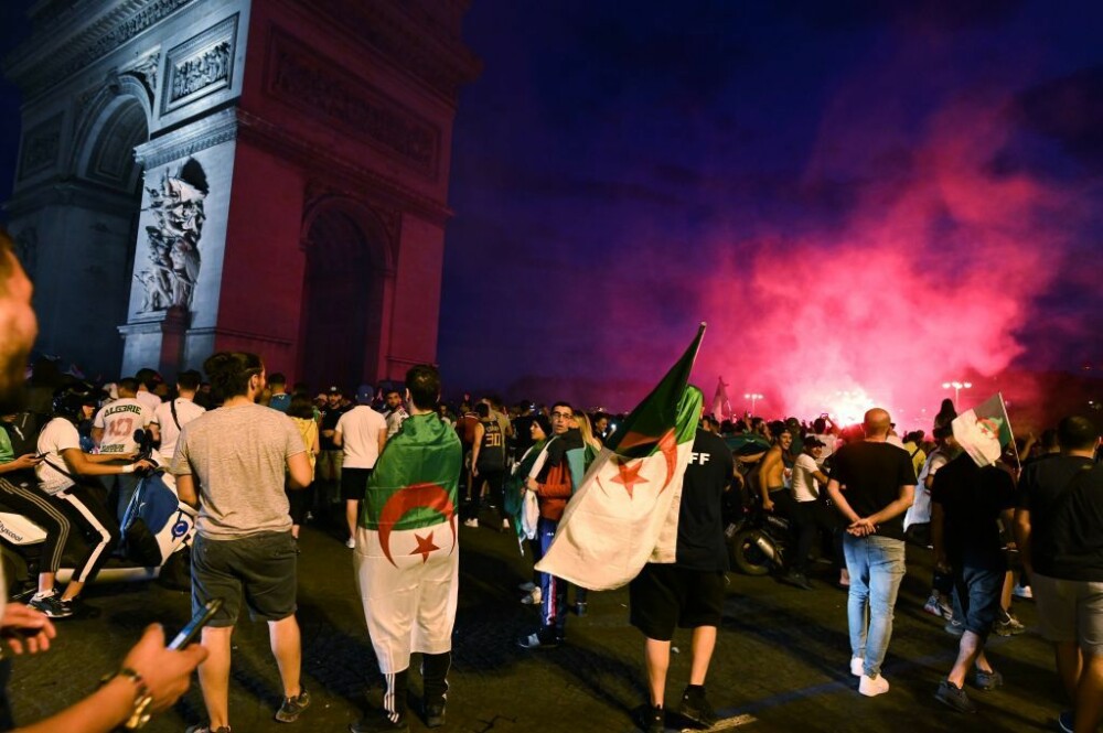 Haos la Paris după calificarea Algeriei în semifinalele CAN. Mamă și bebeluș, loviți de mașină - Imaginea 2