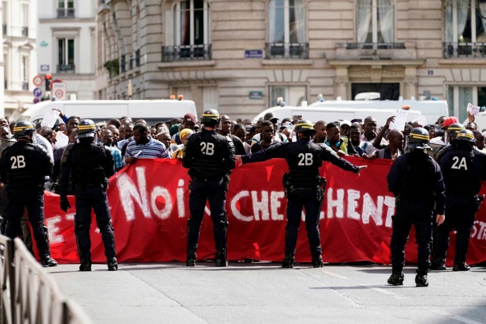 Protest al „vestelor negre” la Panteonul din Paris. Ce nemulțumiri au oamenii. FOTO - Imaginea 5