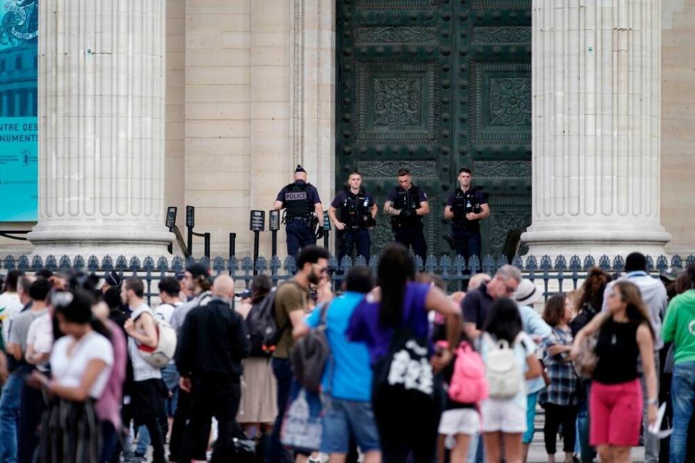 Protest al „vestelor negre” la Panteonul din Paris. Ce nemulțumiri au oamenii. FOTO - Imaginea 4