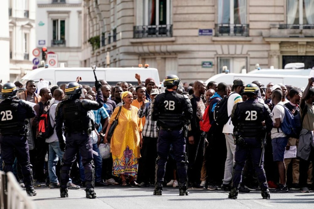 Protest al „vestelor negre” la Panteonul din Paris. Ce nemulțumiri au oamenii. FOTO - Imaginea 3