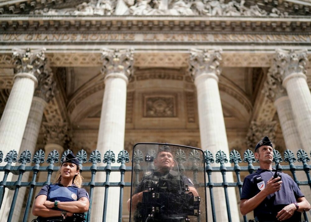 Protest al „vestelor negre” la Panteonul din Paris. Ce nemulțumiri au oamenii. FOTO - Imaginea 2