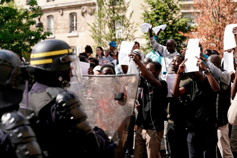 Protest al „vestelor negre” la Panteonul din Paris. Ce nemulțumiri au oamenii. FOTO - Imaginea 1