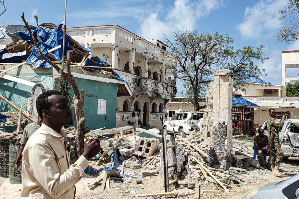 Masacru comis de jihadişti într-un hotel din Somalia. Sunt cel puţin 26 de morţi - Imaginea 1
