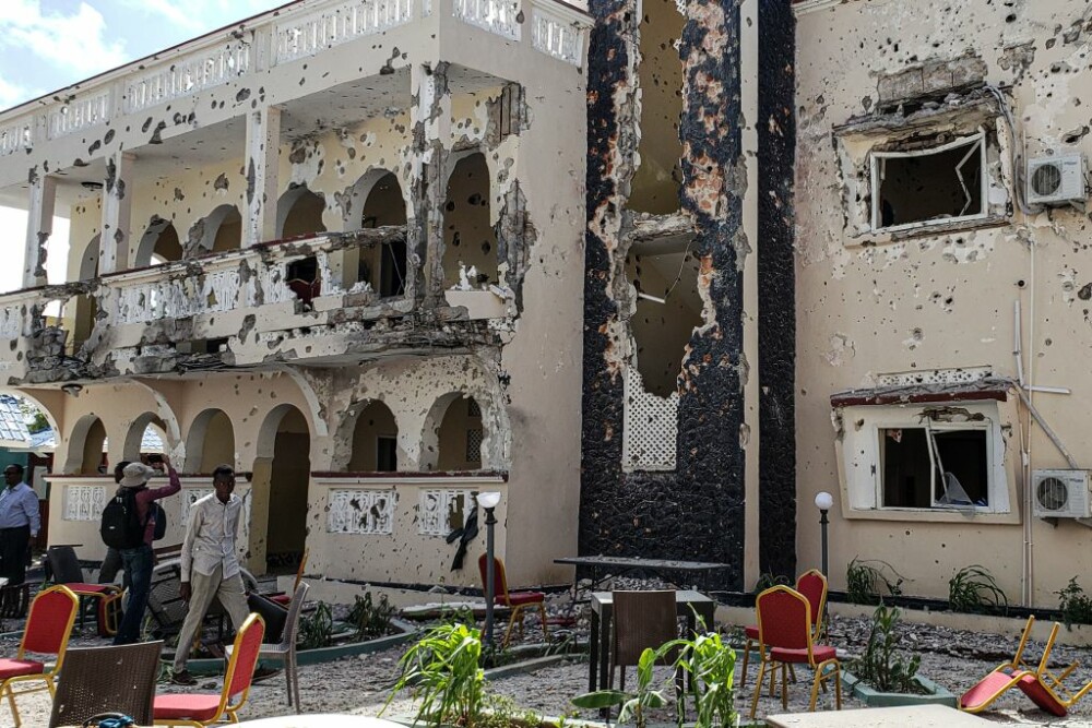 Masacru comis de jihadişti într-un hotel din Somalia. Sunt cel puţin 26 de morţi - Imaginea 2