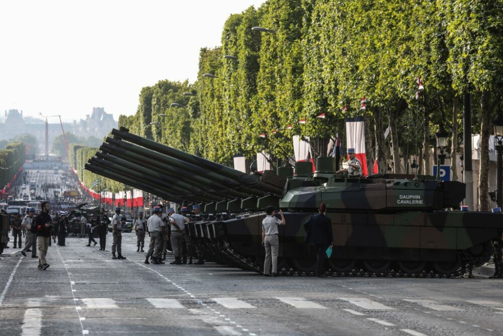 De ziua Franței, Emmanuel Macron a făcut un anunţ important pentru forţele armate franceze - Imaginea 2