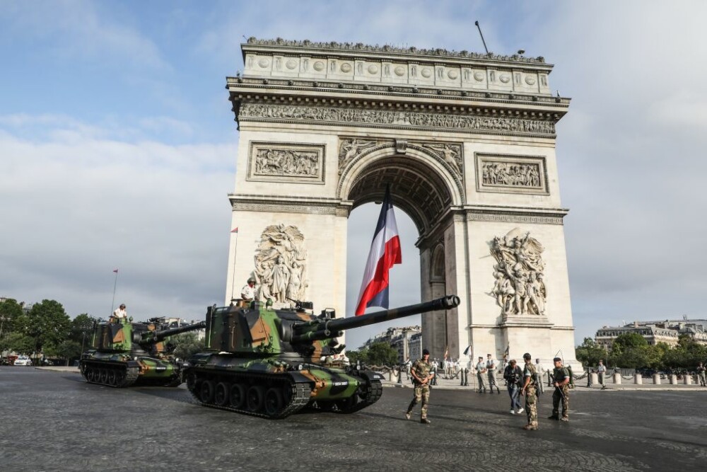 De ziua Franței, Emmanuel Macron a făcut un anunţ important pentru forţele armate franceze - Imaginea 4