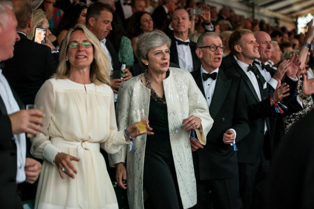 Theresa May, surprinsă din nou dansând pe muzica formației Abba. VIDEO cu momentul - Imaginea 2