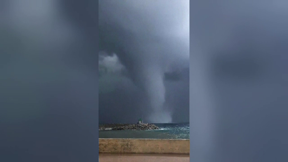 Trombă marină spectaculoasă, filmată în Corsica. VIDEO - Imaginea 1