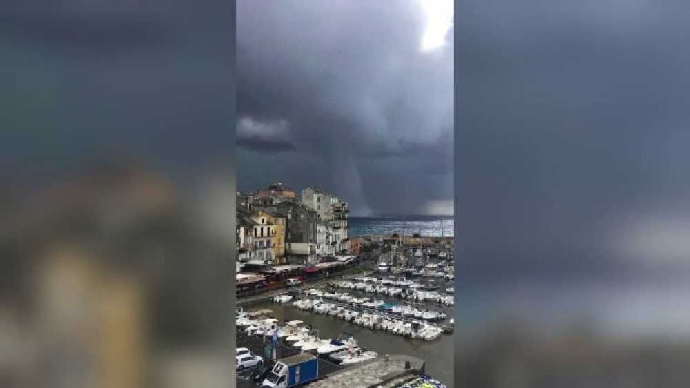 Trombă marină spectaculoasă, filmată în Corsica. VIDEO - Imaginea 4