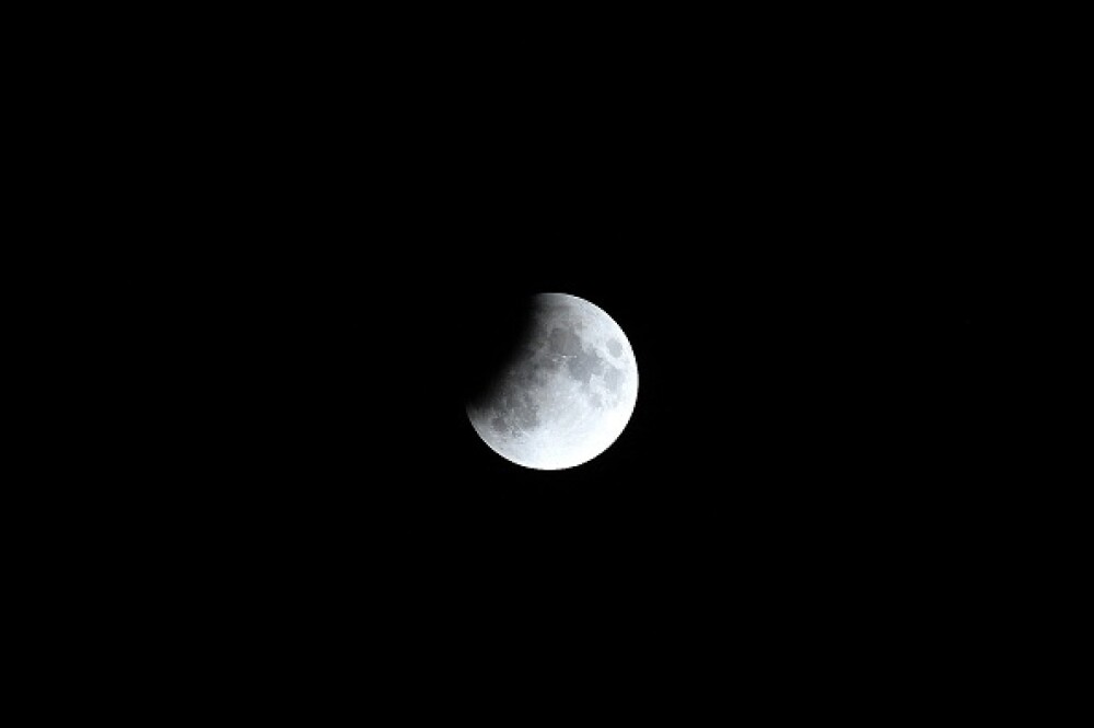 Eclipsă parţială de Lună, la 50 de ani de la misiunea Apollo 11. FOTO și VIDEO - Imaginea 4