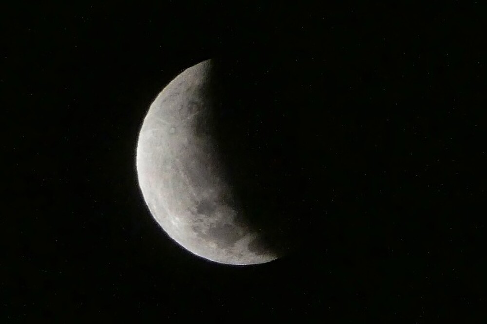Eclipsă parţială de Lună, la 50 de ani de la misiunea Apollo 11. FOTO și VIDEO - Imaginea 9