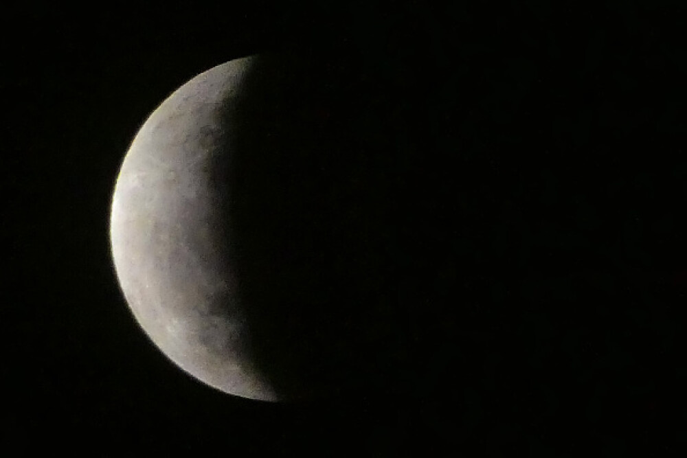 Eclipsă parţială de Lună, la 50 de ani de la misiunea Apollo 11. FOTO și VIDEO - Imaginea 10