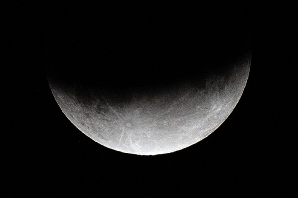 Eclipsă parţială de Lună, la 50 de ani de la misiunea Apollo 11. FOTO și VIDEO - Imaginea 12