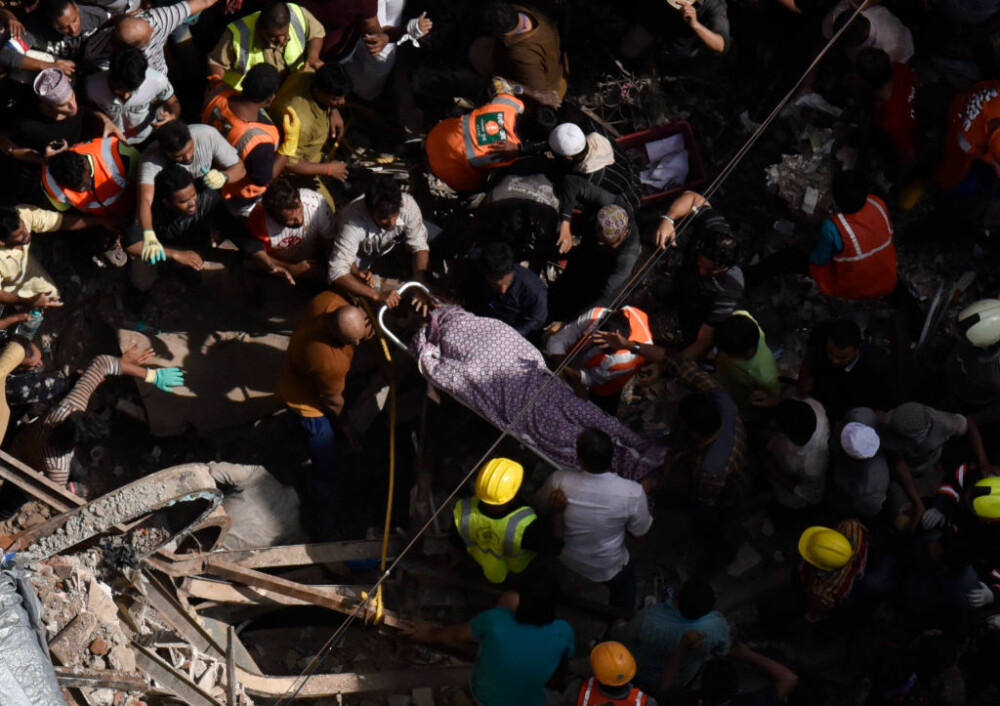Clădire prăbușită într-un cartier din Mumbai. Bilanțul victimelor. FOTO - Imaginea 18