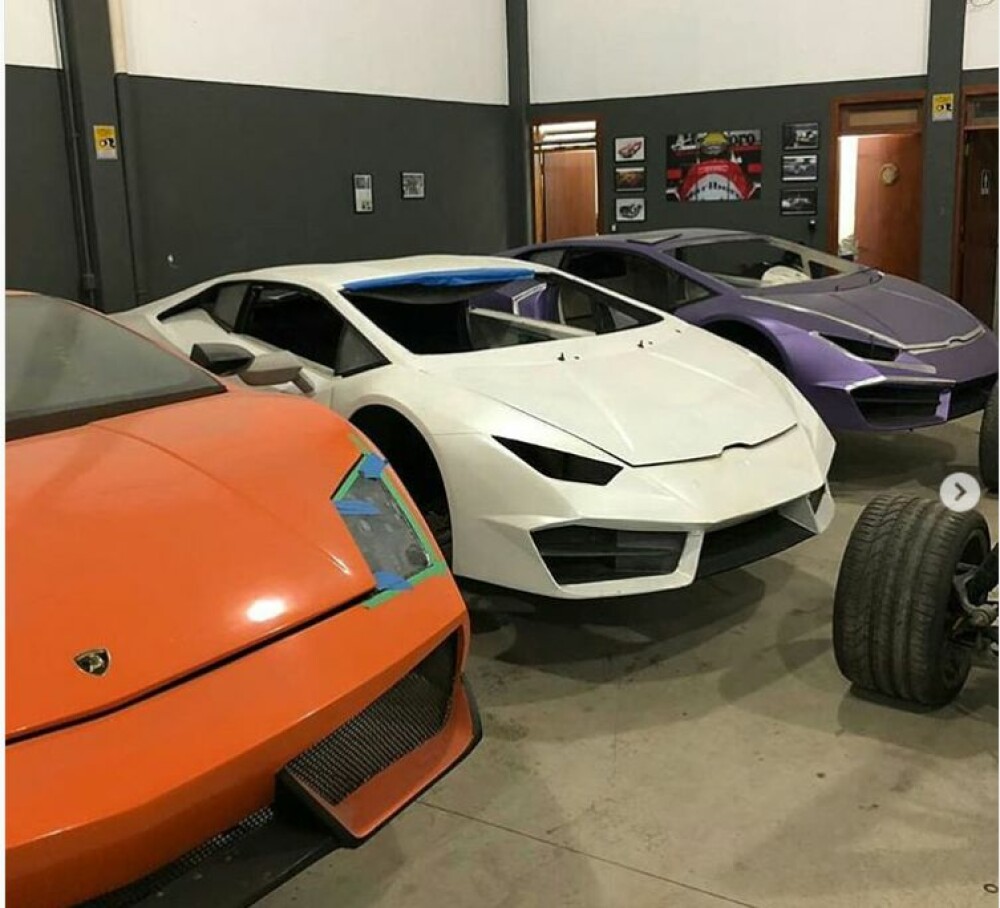 Doi bărbați construiau în garaj replici de Ferrari și Lamborghini. Cu cât le vindeau apoi - Imaginea 1