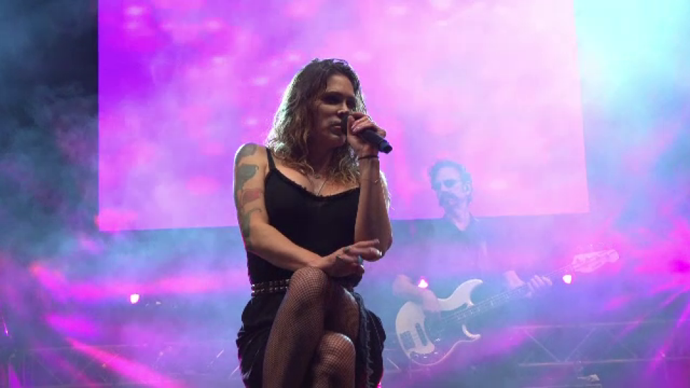Cântăreața Beth Hart a magnetizat publicul la festivalul de blues de la Brezoi - Imaginea 1