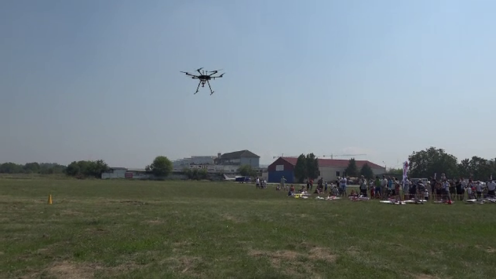 Festival dedicat dronelor la Târgu Mureș. Cel mai tânăr participant are 11 ani - Imaginea 1