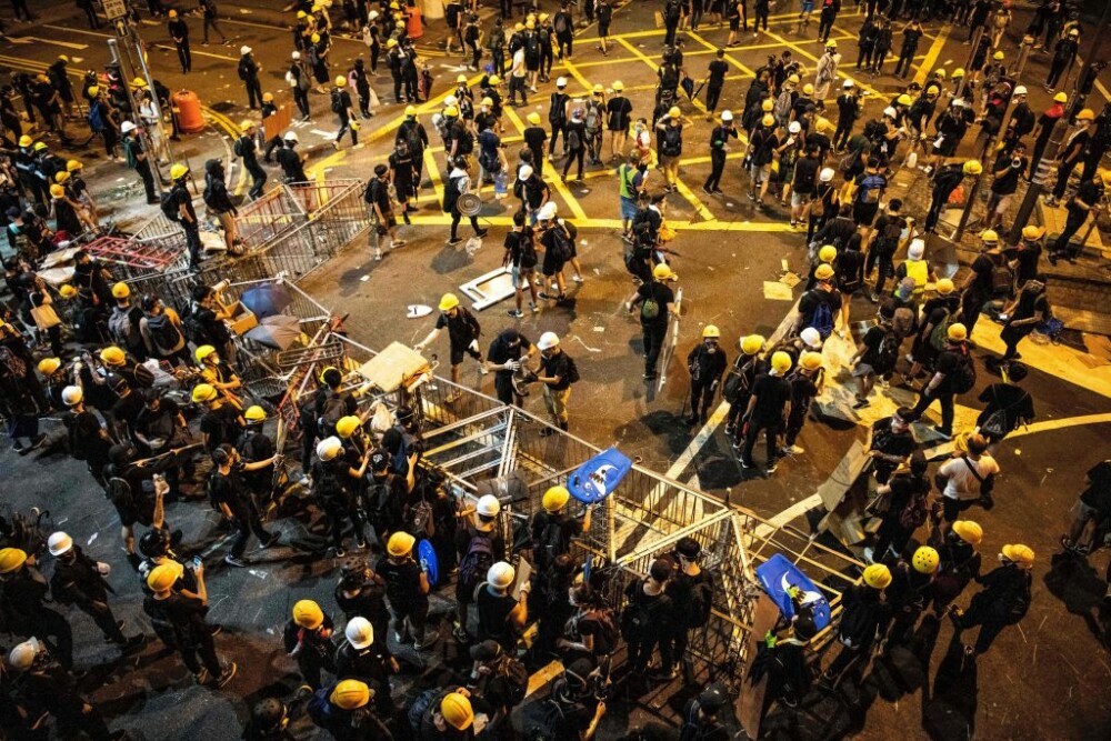 Incidente în Hong Kong. Poliţia a folosit gaze lacrimogene împotriva manifestanților - Imaginea 5